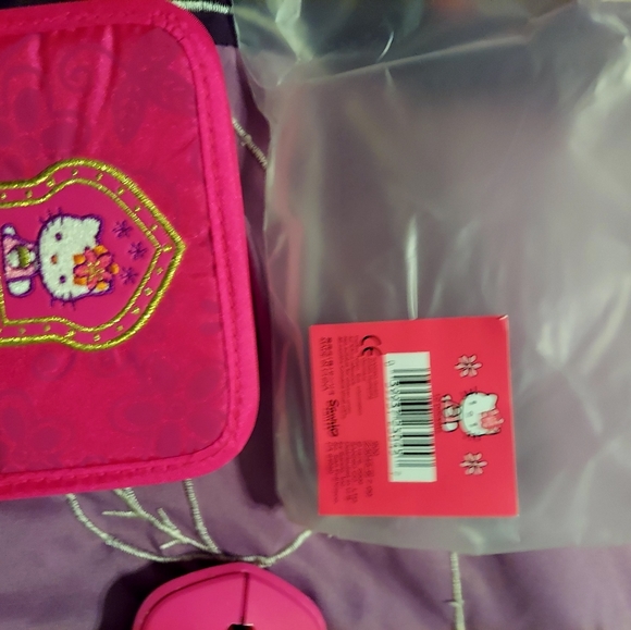 New Sanrio Hello Kitty Wallet with Mirror - Picture 6 of 8